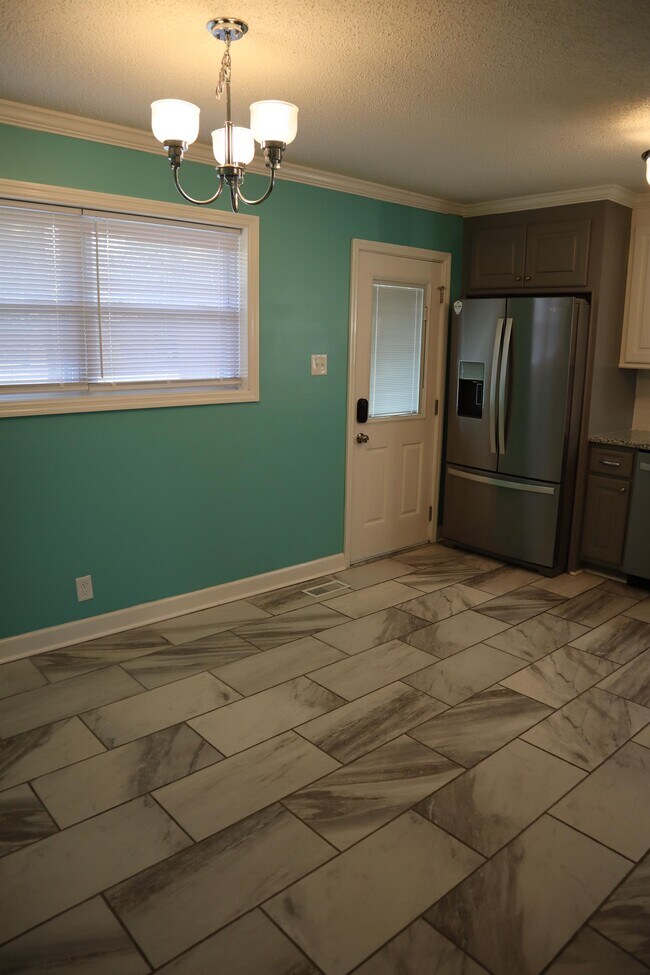 Building Photo - 105 Wildwood Dr