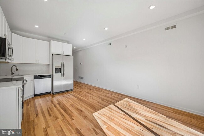 Foto del edificio - 1645 N Marshall St