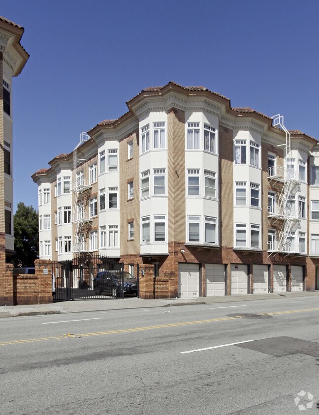 Foto principal - 940 Bay St
