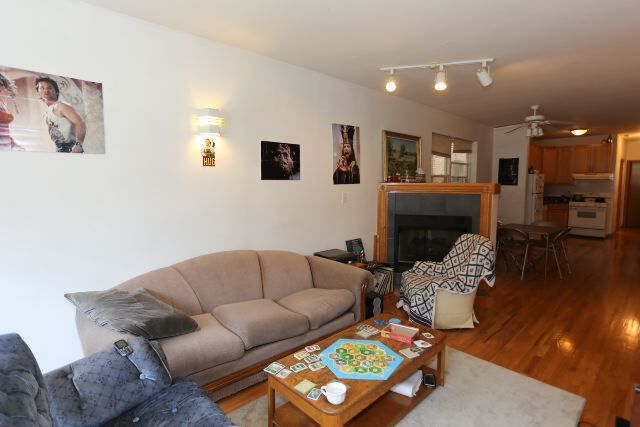 Foto del edificio - 1033 N Mozart St