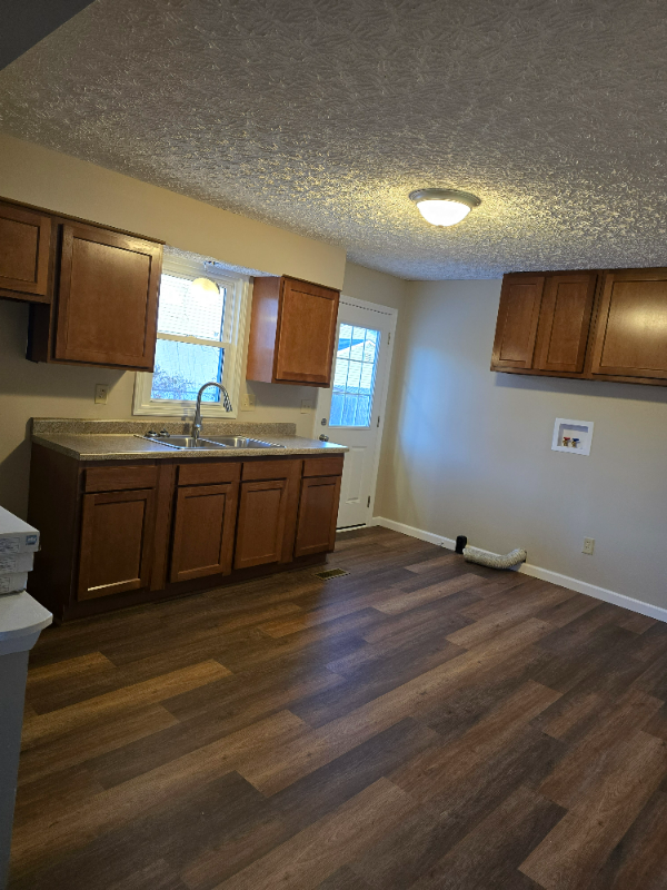 Building Photo - 427 W Vanbibber Dr