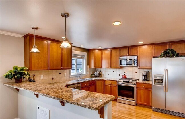 Foto del edificio - Beautiful Top of Queen Anne Townhome - 3 Beds / 2.5 Baths