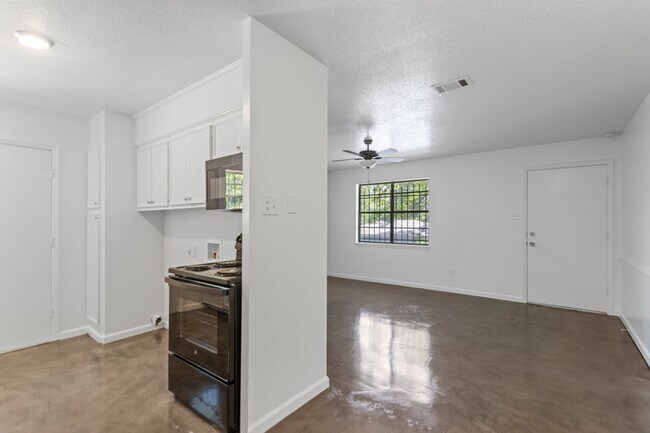 Foto del edificio - 600 Mimi Ln