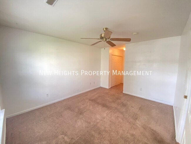 Building Photo - 125 Hornby Cir