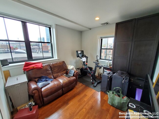 Foto del edificio - 547 Columbus Ave