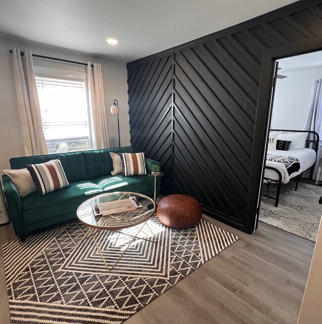 Building Photo - 10 Glass St