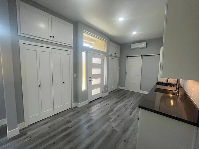 Foto del edificio - 6218 Cowles Mountain Blvd