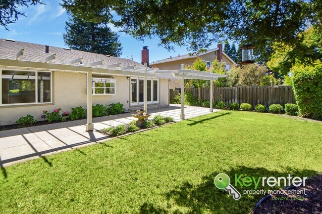 Foto del edificio - Beautiful 4 Bed / 3 Bath Bollinger Hills Home with Gorgeous Remodeled Kitchen!