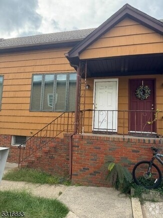 Building Photo - 710 W Camplain Rd
