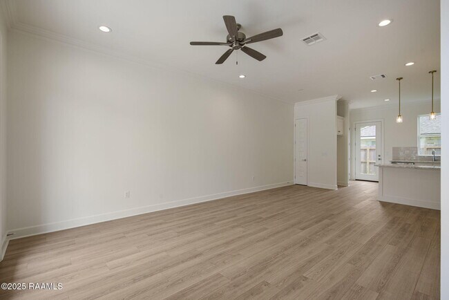 Building Photo - 1510 Kaliste Saloom Rd