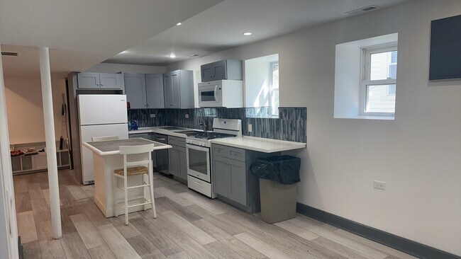 Foto del edificio - 2851 N Sawyer Ave