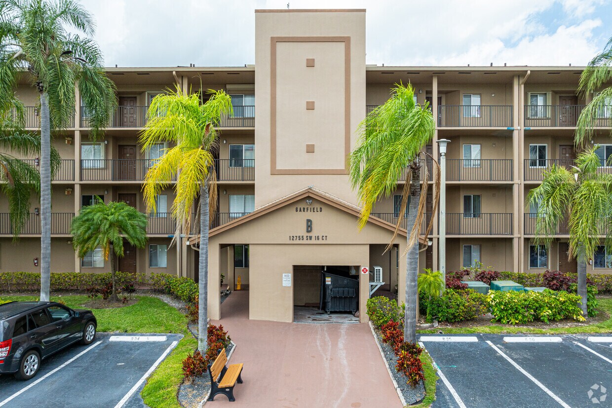 Foto del edificio - Century Village