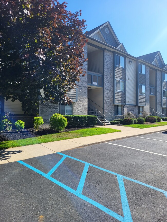 Building Photo - 18400 N Ridge Ct