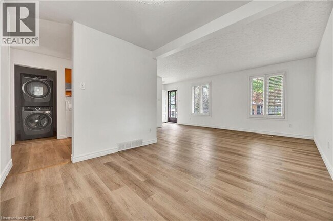 Building Photo - 514 Fallingbrook Dr