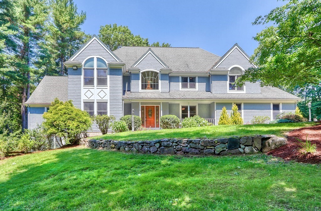 Primary Photo - 12 Pettees Pond Ln