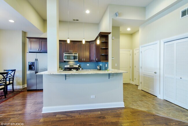 Building Photo - 3025 N California Ave