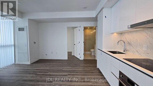 Photo du bâtiment - 8 Interchange Wy