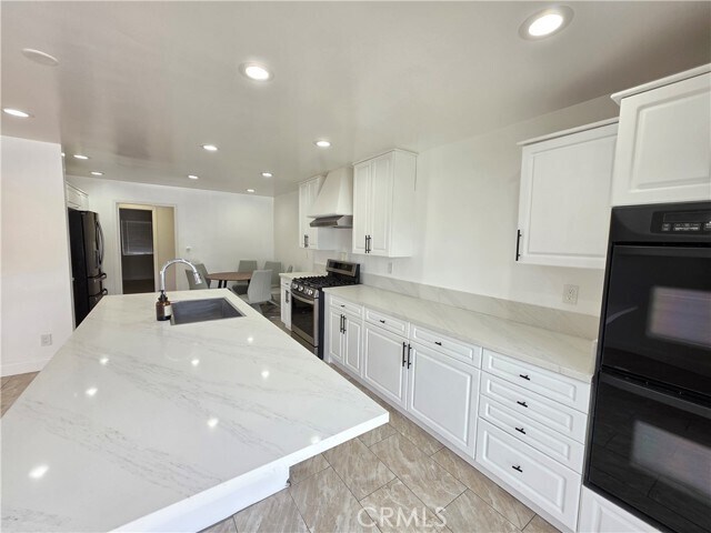 Foto del edificio - 13501 Egbert St