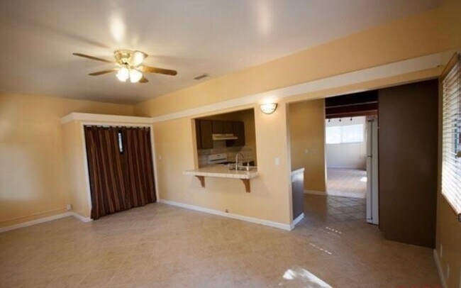 Building Photo - Beautiful 3 Bedroom 2 Bathroom Home Available 4/1/2026