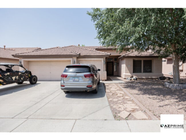 Building Photo - Live in luxury in this Exceptional 3/2 Gle...