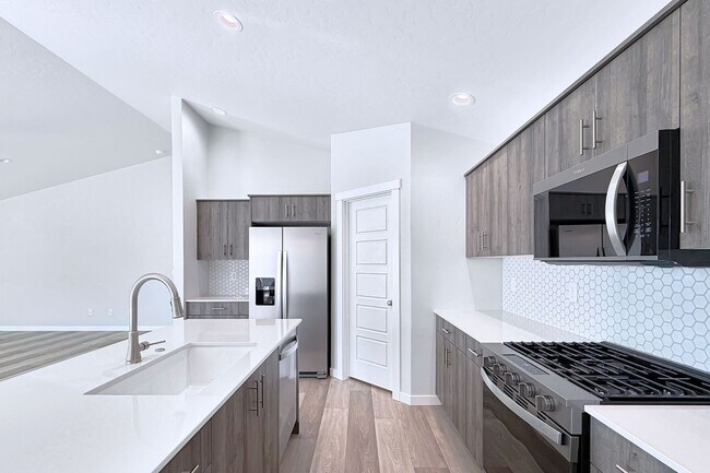 Building Photo - 10539 W Teratai St