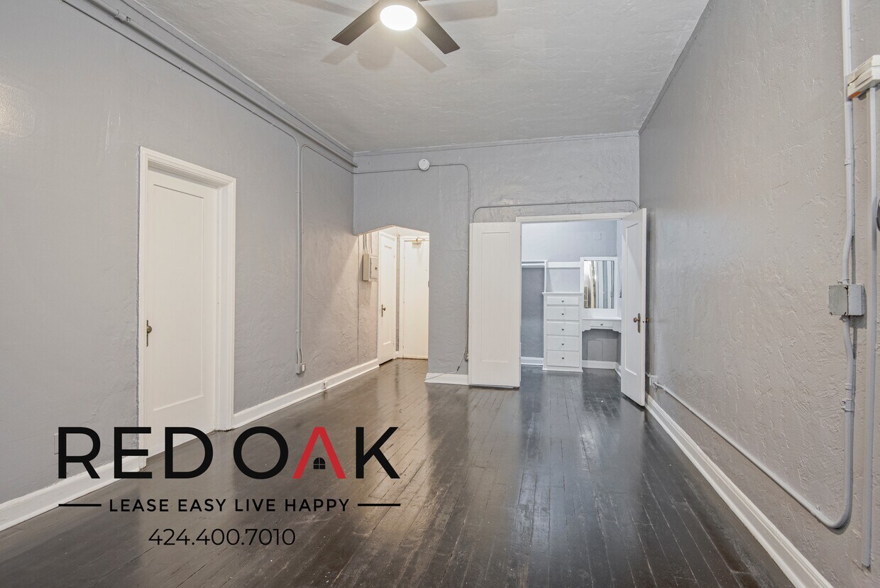 Foto principal - 854 S Oxford Ave