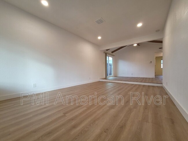 Foto del edificio - 1228 Wayland Ave