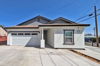 Building Photo - 2400 Knoll St