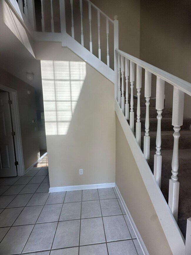 Building Photo - Briarwood West!!!