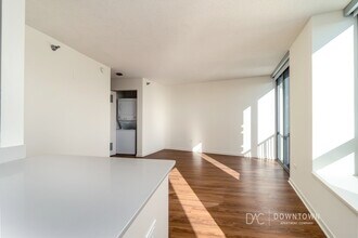 Building Photo - 511 N Kingsbury St