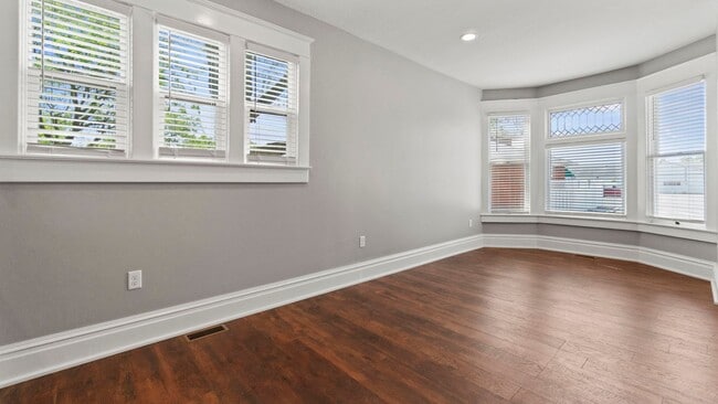Building Photo - Completely Restored Historic Townhome near...