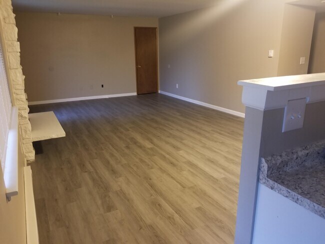 Building Photo - 30 Thunderbird Pkwy SW