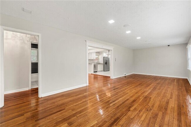 Building Photo - 2229 Beecher Cir SW