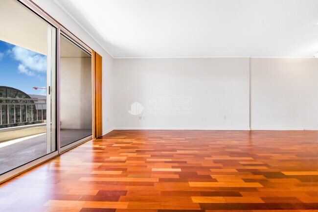 Building Photo - 140 S Van Ness Ave