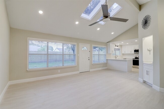 Building Photo - 16222 Summer Dawn Ln
