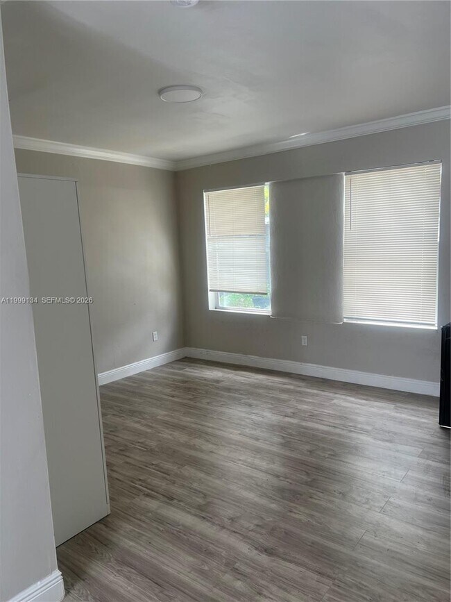 Building Photo - 1080 Carolina Ave
