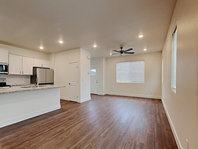 Building Photo - 33108 Ten Trails Parkway SE