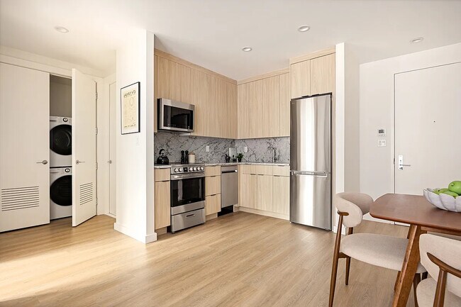 Foto del edificio - 100 Sullivan Pl