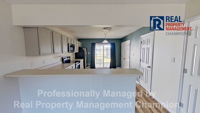 Foto del edificio - Super cute 2 BD/2.5 BA Townhome with Screened Porch