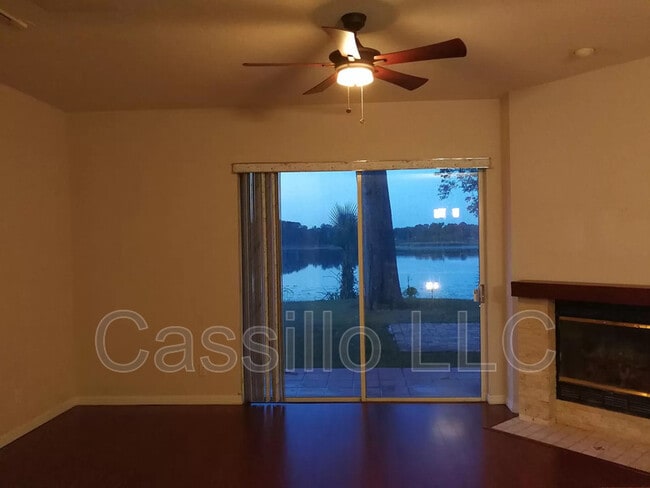 Foto del edificio - 216 W Crystal Lake Ave