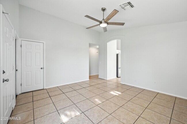 Foto del edificio - 10645 W Piccadilly Rd