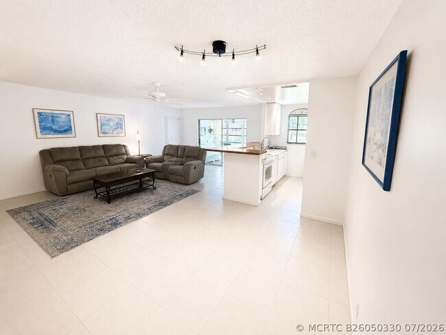 Building Photo - 1207 S Drive Way