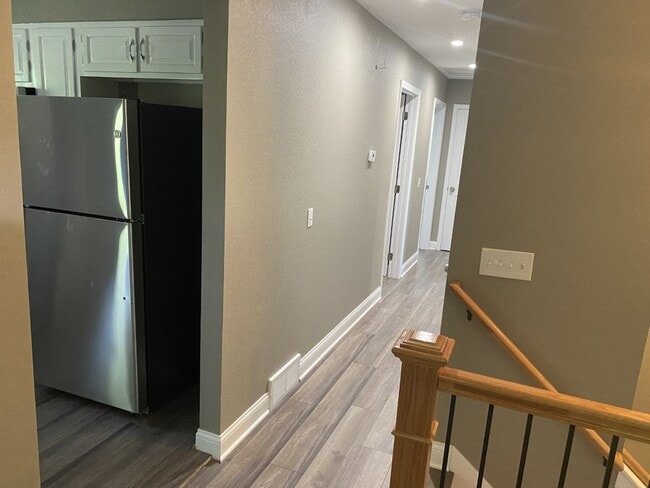 Building Photo - SUBLEASE - HUGE 3 bedroom house in EUDORA