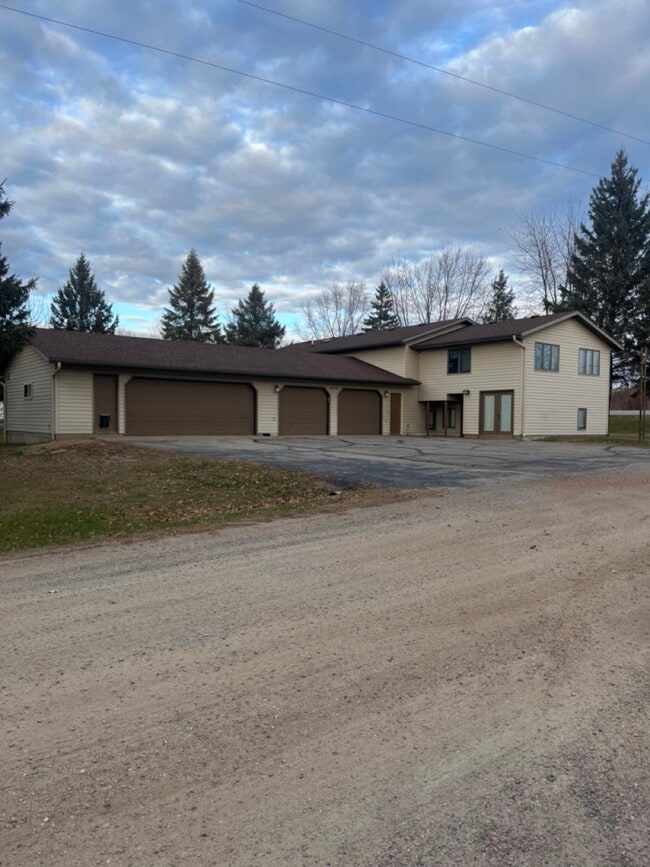 Building Photo - 809 County Rd 2 S