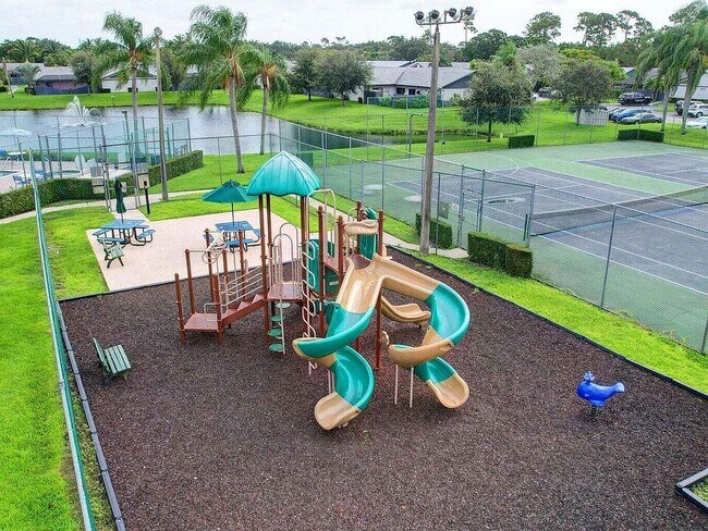 Foto del edificio - 1148 Summit Trail Cir