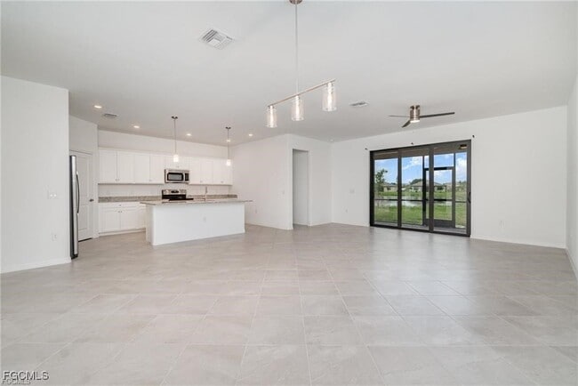 Foto del edificio - 14580 Palamos Cir