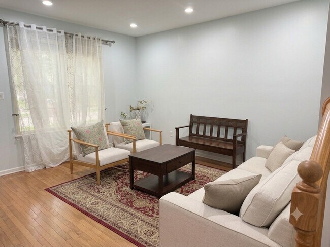 Foto del edificio - 2564 Waterbury Ln