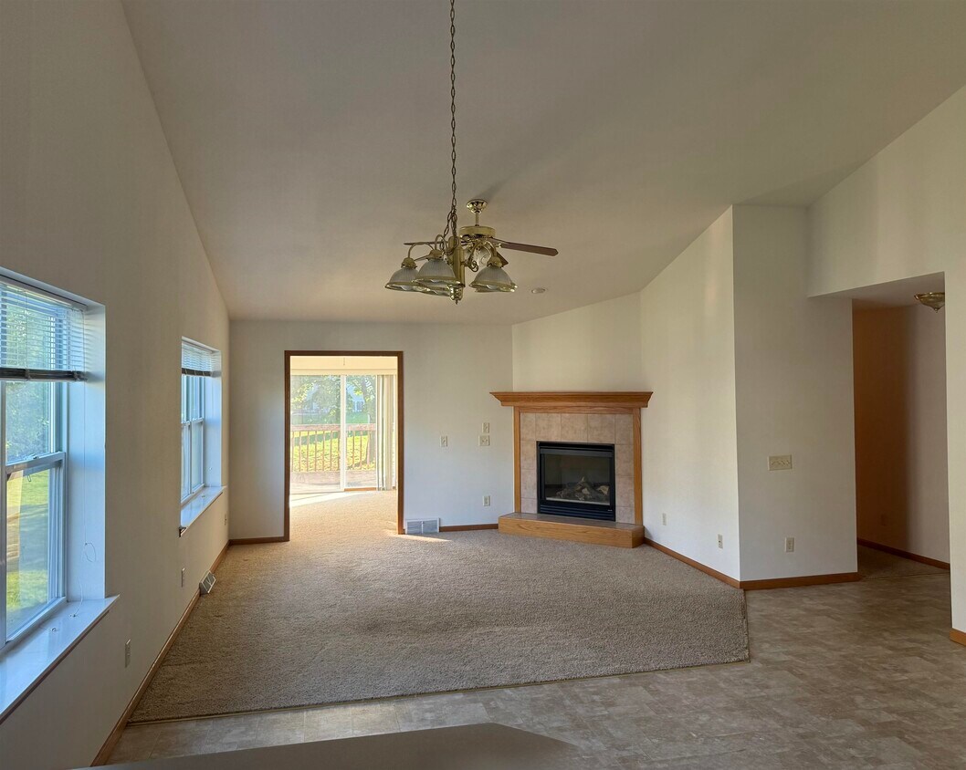 Foto principal - 1175 St Albert the Great Ct