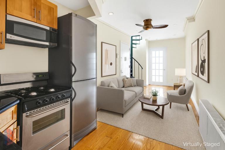 Foto principal - 343 E 5th St