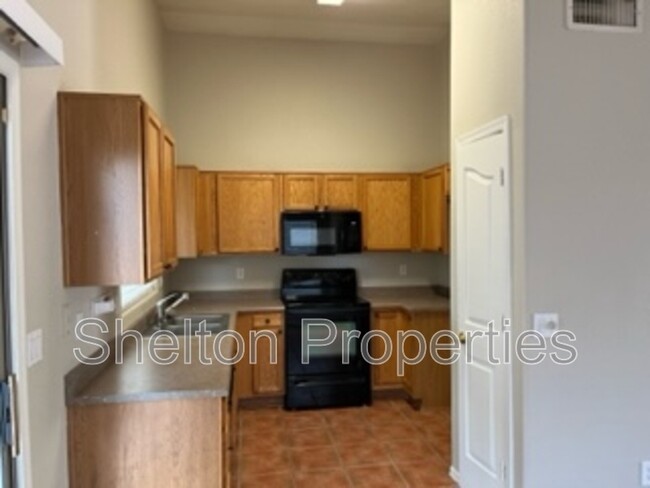 Foto del edificio - 13439 W Desert Ln